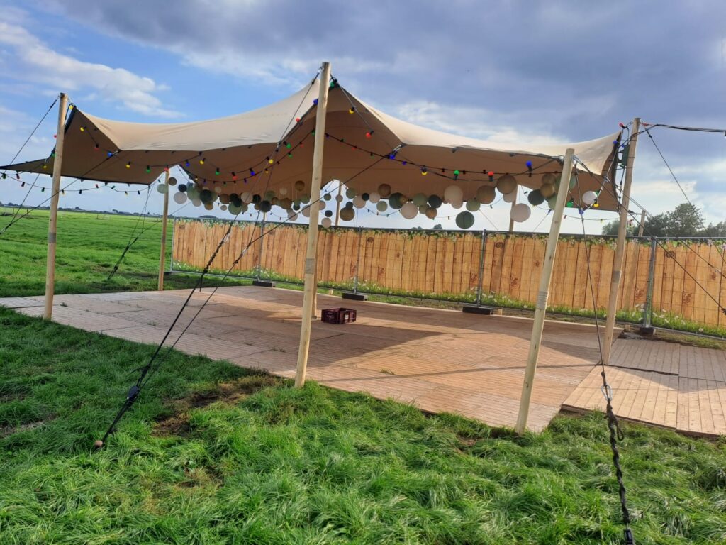 Stretchtent 10 x 7,5 meter van Witteman Tent Verhuur